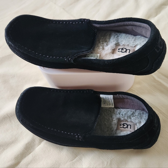 UGG Other - UGG Men's Adler Black Loafers Suele Slip-Ons Size 9